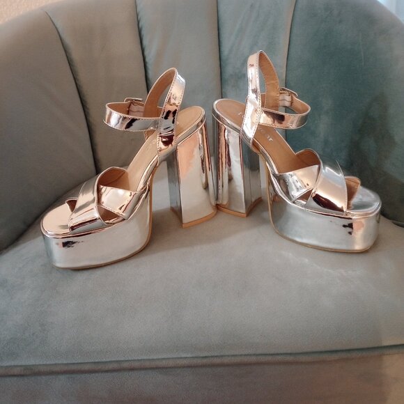 Metallic Silver Platform Heels - Picture 4 of 5